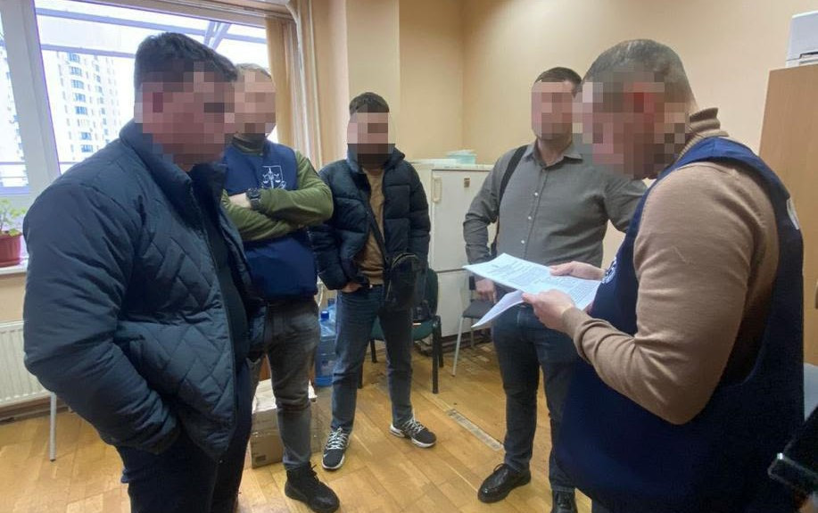 Ремонт шкільних укриттів зі збитками у пів мільйона гривень – підозрюють начальника управління Голосіївської РДА, підрядника та інженера технагляду