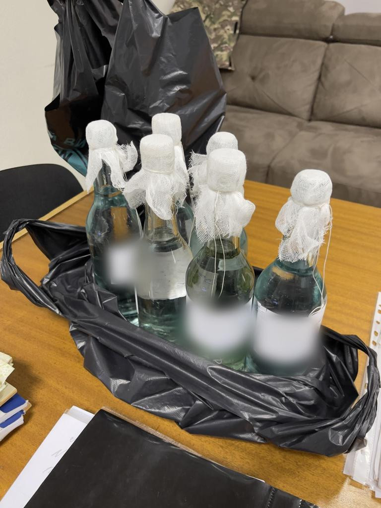 Столичні правоохоронці виявили підпільний цех з виробництва спирту та вилучили майже 100 тонн готової продукції