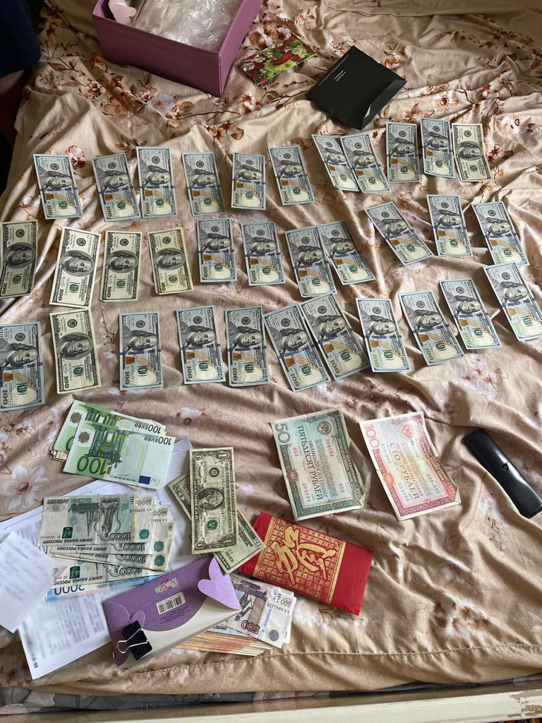 Закликала до захоплення влади та підтримувала дії окупантів – працівниці столичного ЦНАП повідомлено про підозру