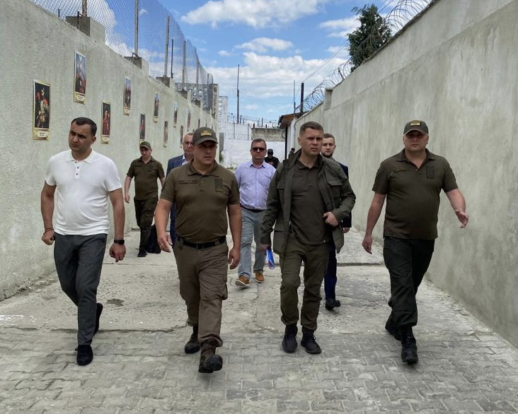 Україна неухильно дотримується міжнародних стандартів та зобов’язань щодо поводження з військовополоненими