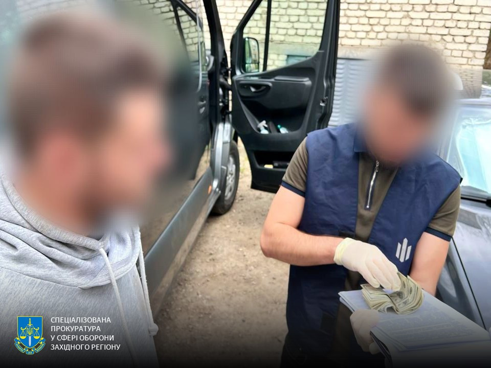 Торгували фіктивними діагнозами – на Буковині викрили злочинну схему за участі голови ВЛК і його спільника