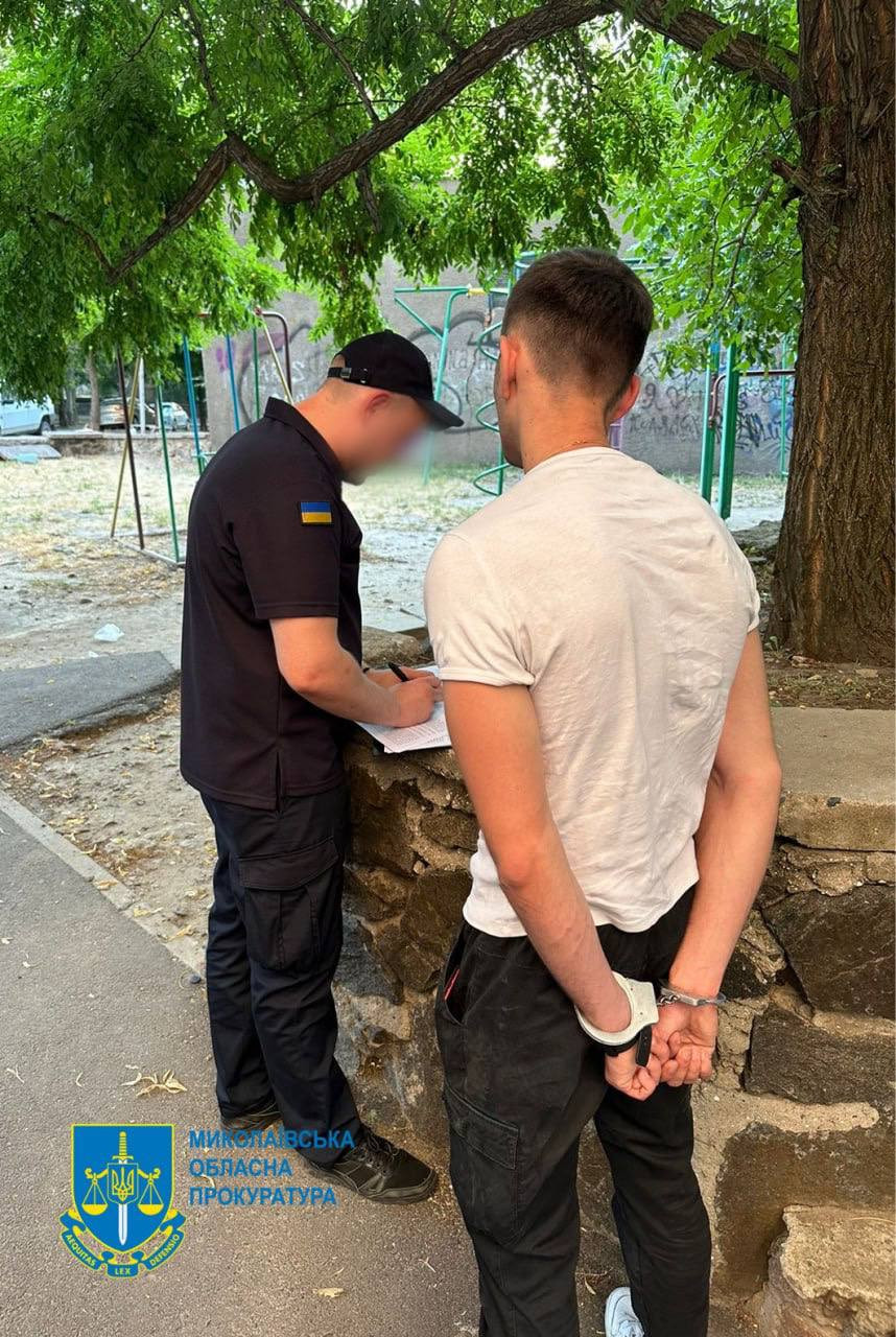 Вимагав 1200 дол США за невжиття заходів щодо перекваліфікації злочину на більш тяжкий – у Миколаєві викрито слідчого поліції