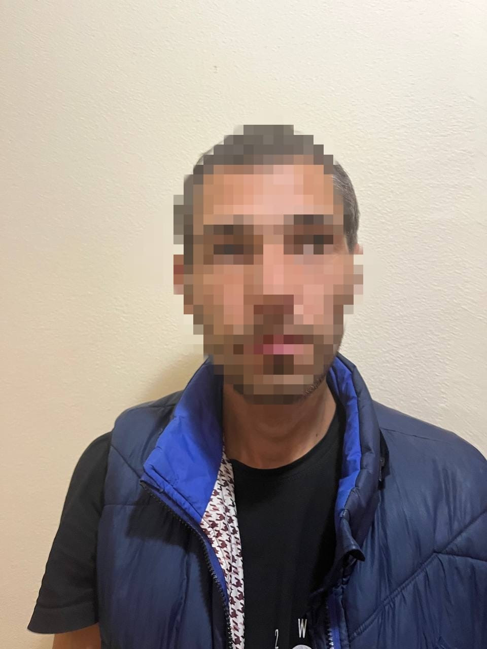 Бив, душив та намагався вбити 12-річного пасинка – повідомлено про підозру мешканцю Київщини