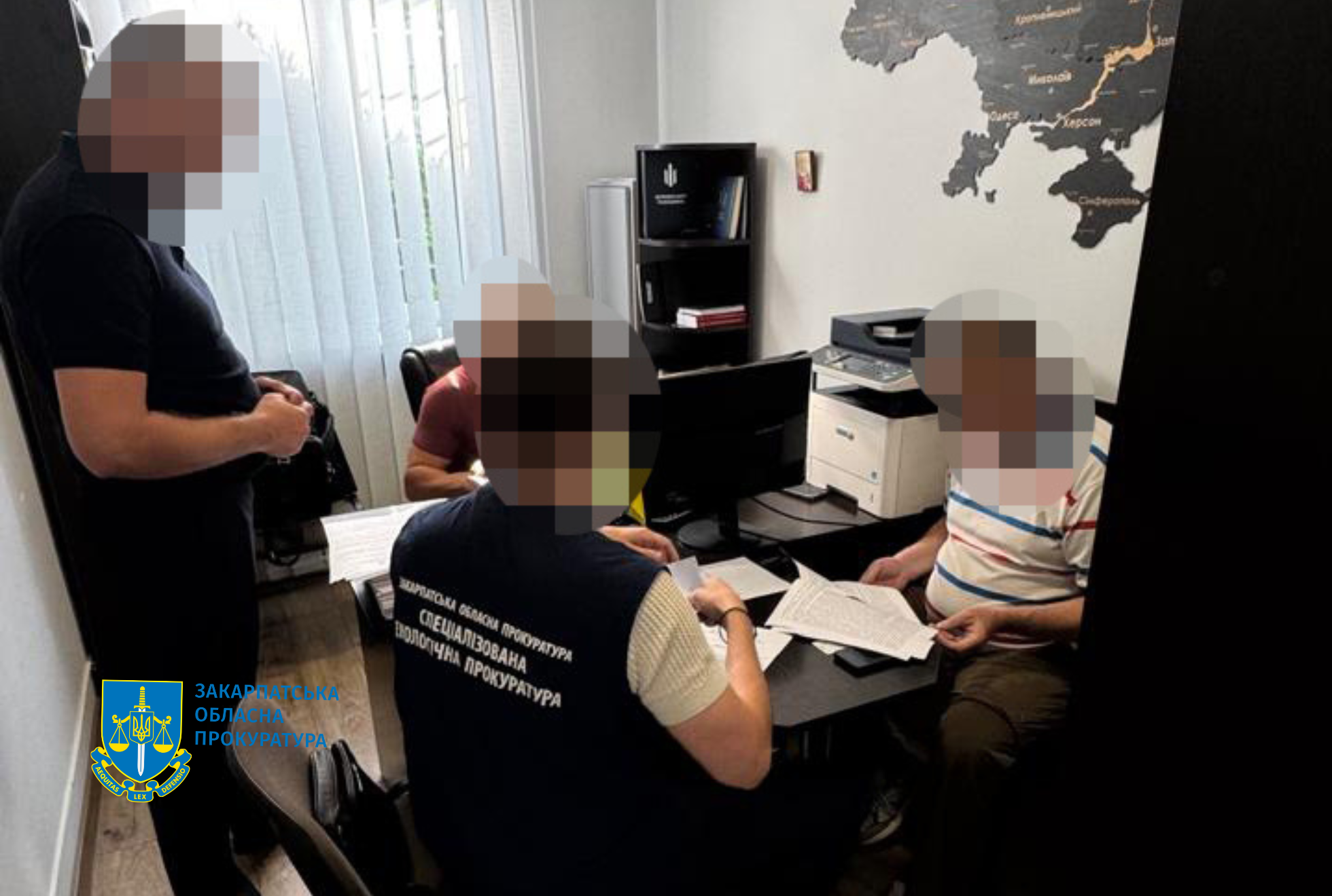 Правоохоронці продовжують фіксувати незаконні рубки на Закарпатті: керівник лісництва філії ДП «Ліси України» допустив вирубування дерев на заповідній території зі збитками 4,5  млн грн