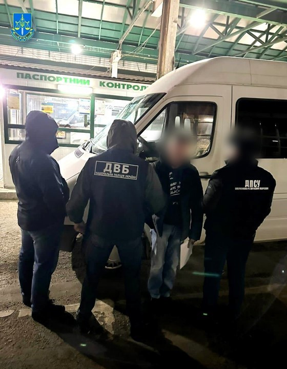 На Львівщині повідомлено про підозру чотирьом чоловікам, які за гроші пропонували ухилянтам втекти за кордон під виглядом водіїв міжнародних перевезень