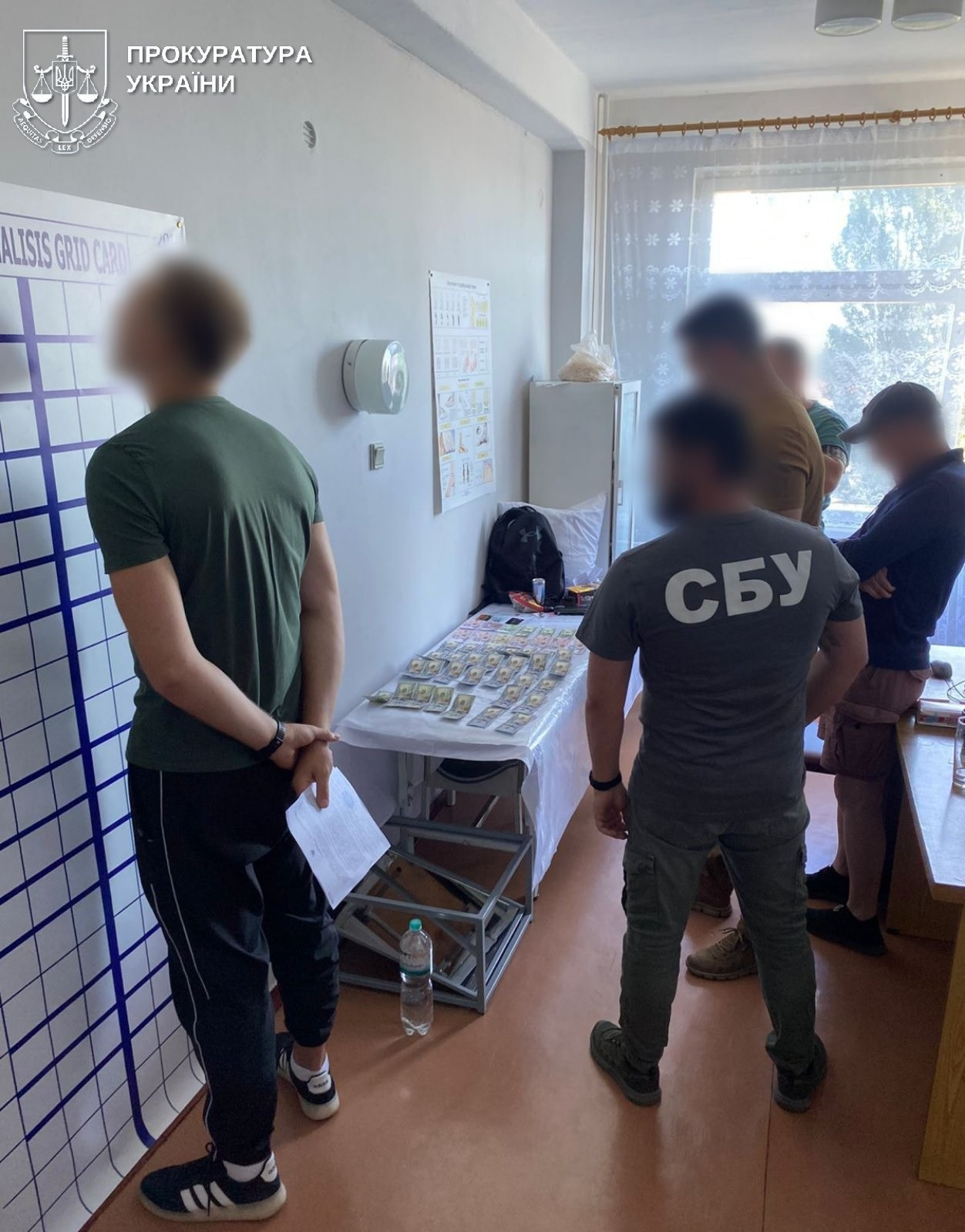 Law enforcement officers detained and reported suspicion to three members of the expert commission who set up a fictitious disability group for military personnel for money
