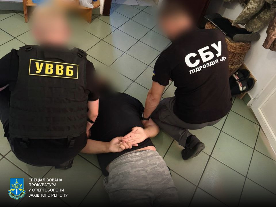 На Закарпатті викрито військовослужбовця, який за гроші сприяв незаконному виїзду військовозобов’язаних за кордон