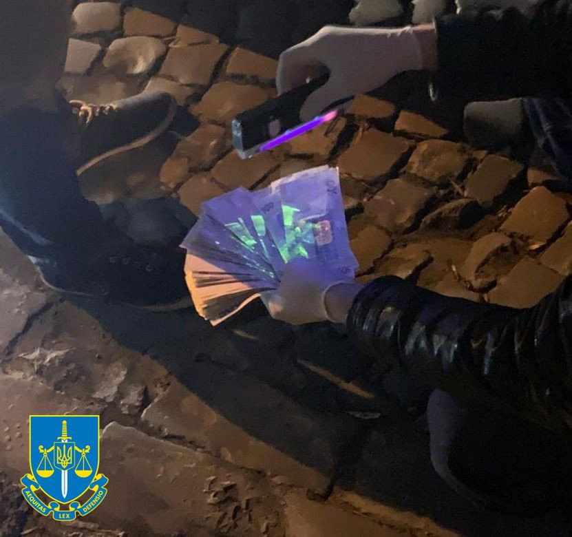 2 100 дол США за незаконне переправлення призовників через кордон - затримано мешканця Львівщини