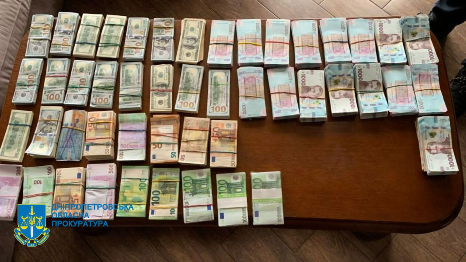 Викрито масштабну схему з продажу «безкоштовних» ліків у комунальному медзакладі Дніпра – підозрюються медичний директор та працівники ТОВ