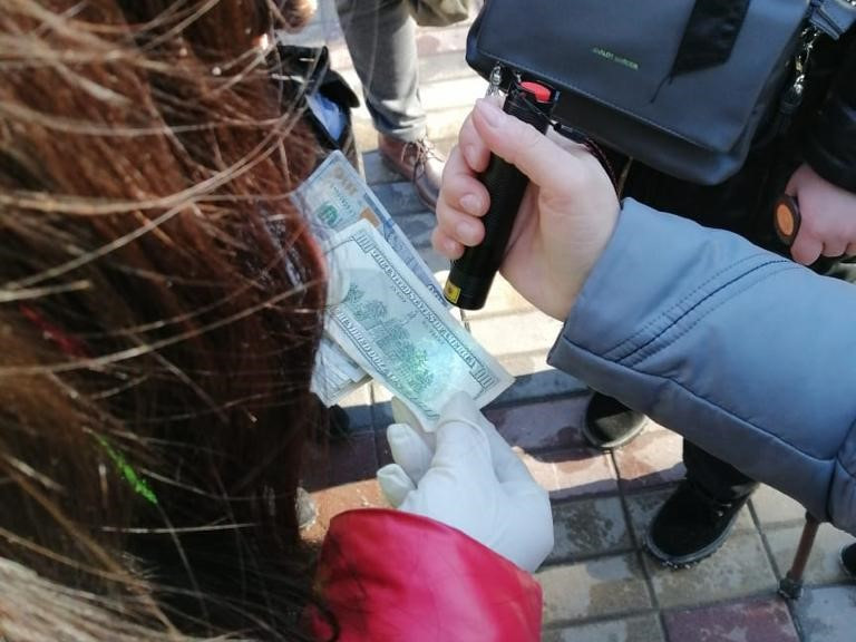 11 тис доларів США хабара за захист дисертації – викрито доцента кафедри одного з вишів на Хмельниччині