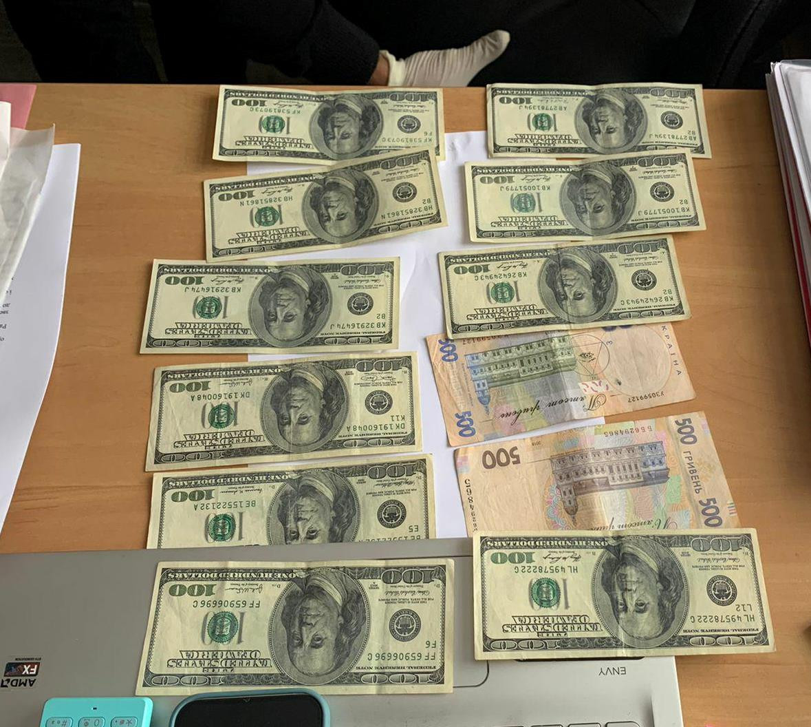 Схема поборів за обслуговування та підключення об’єктів до електромереж – викрито посадовців АТ «Чернівціобленерго» (ФОТО)