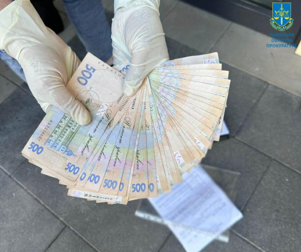 Посадовця Львівського державного університету безпеки життєдіяльності затримано на хабарі