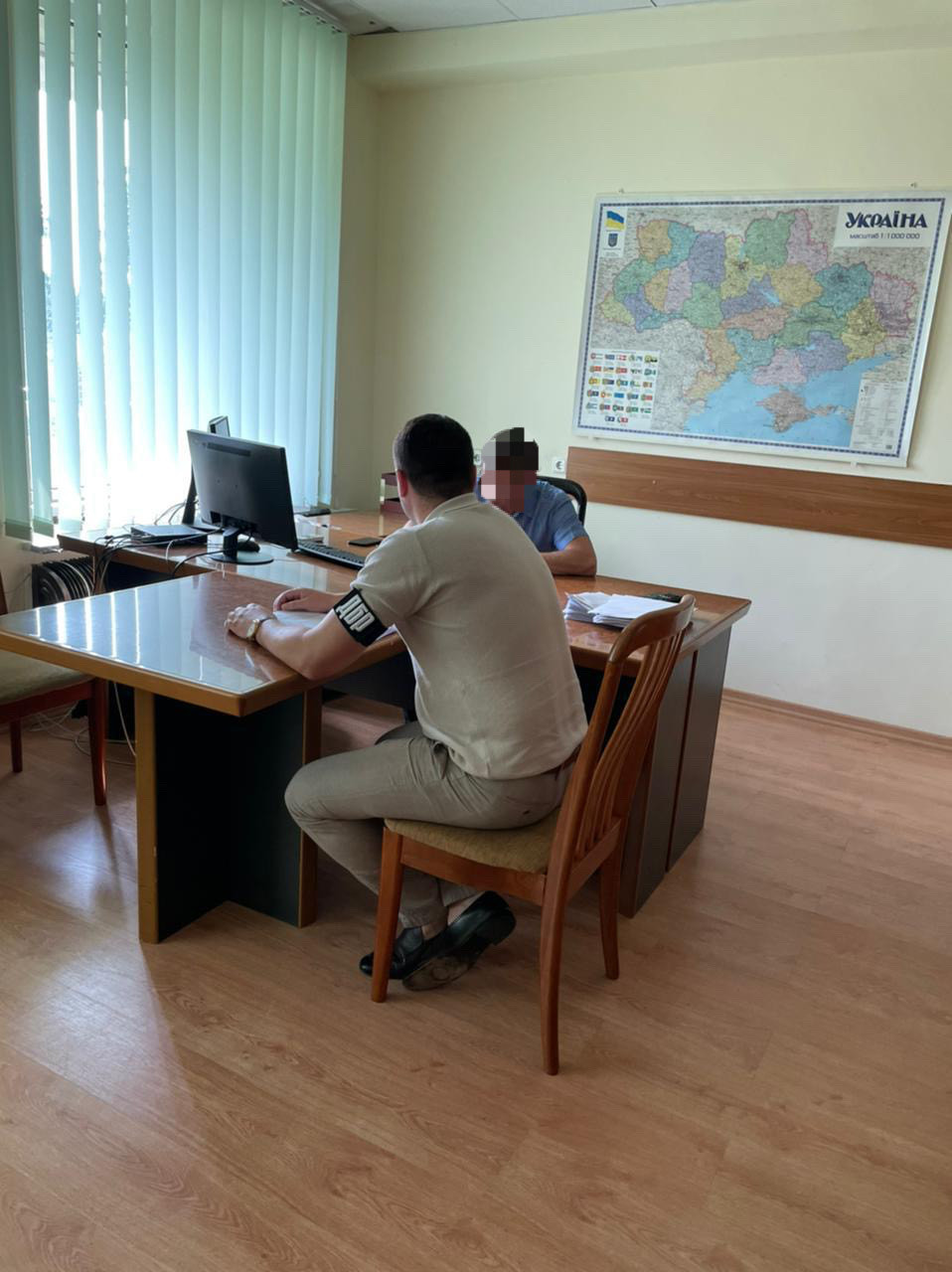 Розмитнення ліхтарів під виглядом товарів військового призначення – підозрюються троє митників (ФОТО)