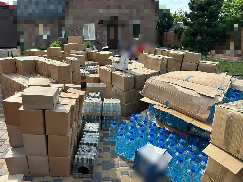 На Київщині припинено діяльність підпільного цеху з виготовлення та оптової реалізації підакцизних товарів – вилучено на 2,5 млн грн продукції