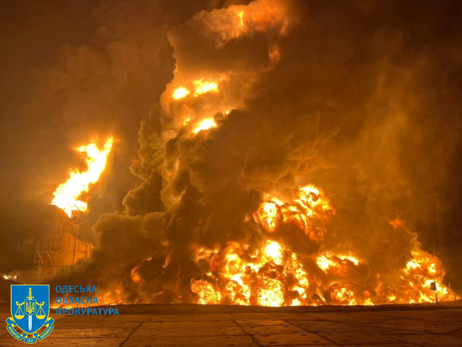 Прокурори зафіксували наслідки масованої атаки ворожих БпЛА по Сумщині та Одещині