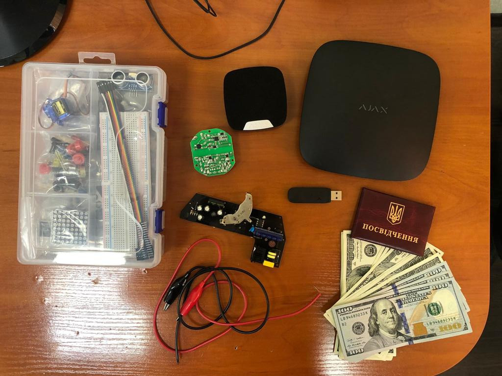 Викрито детективне агентство, учасники якого здійснювали незаконне стеження за громадянами (ФОТО)