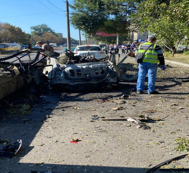 За фактом вибуху автомобіля у Дніпрі розпочато кримінальне провадження (ФОТО)