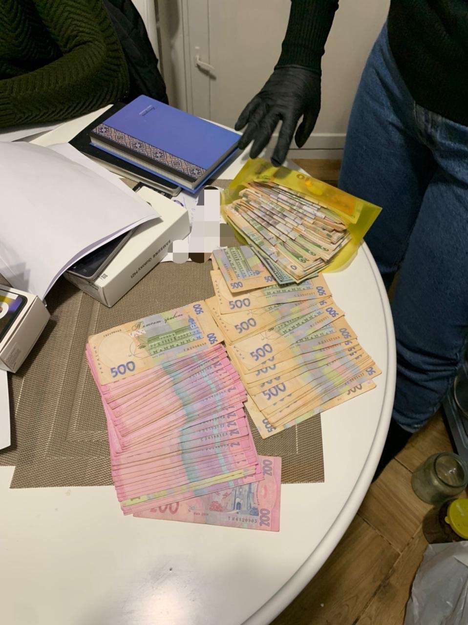 Шахрайська схема з отримання сертифікатів іспиту КРОК для студентів-медиків – підозрюється ексдекан вишу та троє спільників