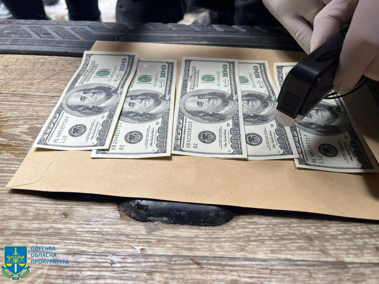 Заробіток на зливі інформації про обшуки - на Одещині викрито помічника судді