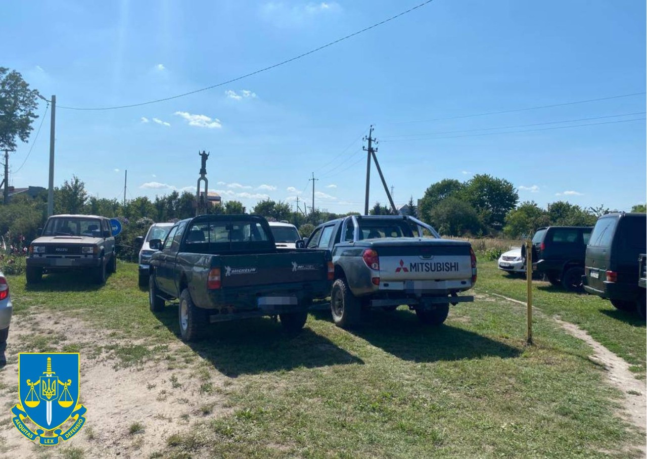 На Львівщині викрито керівника благодійного фонду під час спроби продажу автомобілів для потреб ЗСУ