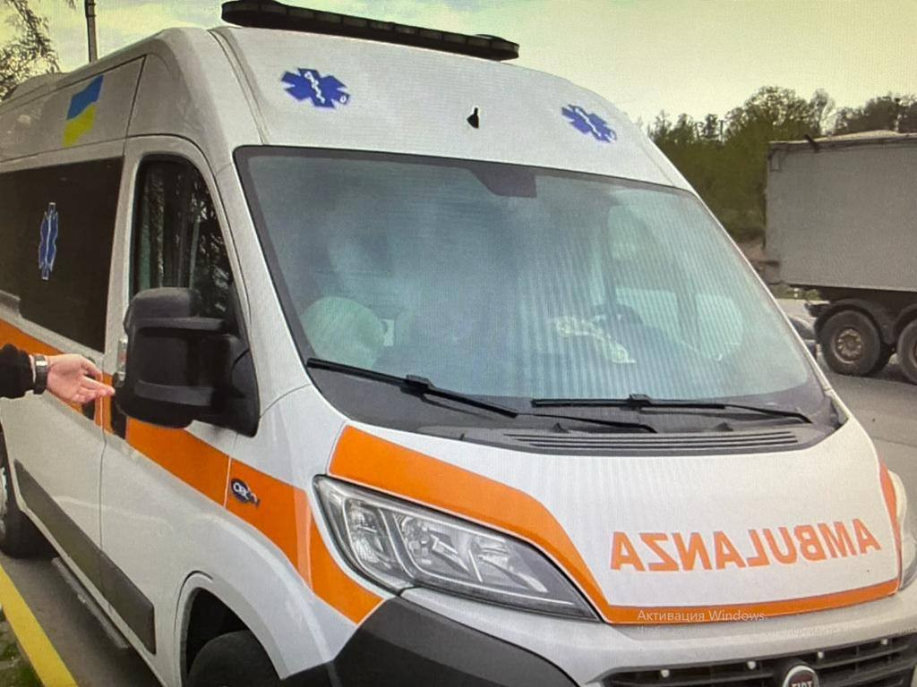 Розтрата автівок швидкої з гуманітарної допомоги – повідомлено про підозру посадовцю Чернівецької ОВА