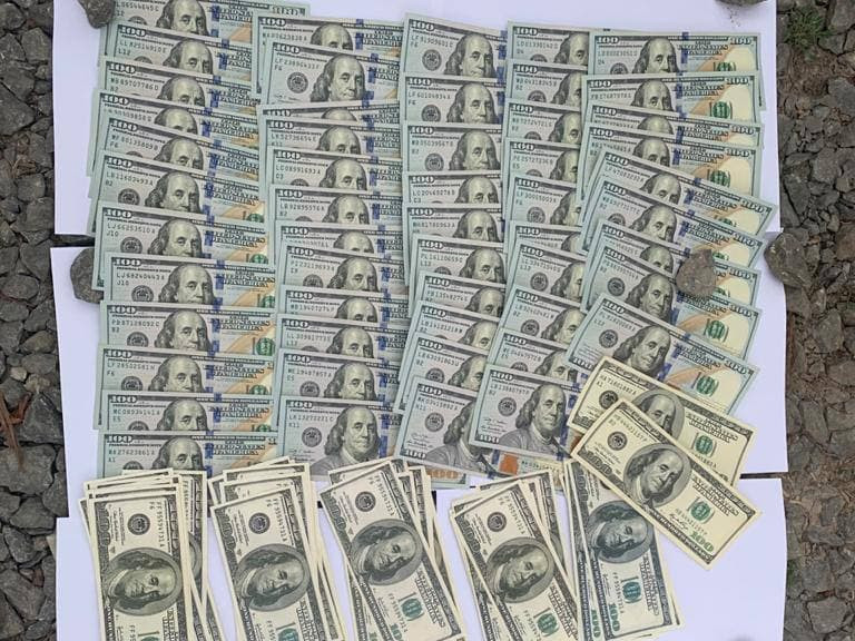 10 тис доларів США за непритягнення до відповідальності – на Хмельниччині викрито двох посадовців поліції (ФОТО)