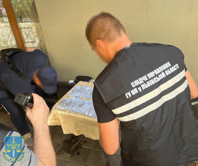 Переправляв військовозобов’язаних до країн ЄС за 18 000 доларів США – у Львові судитимуть організатора