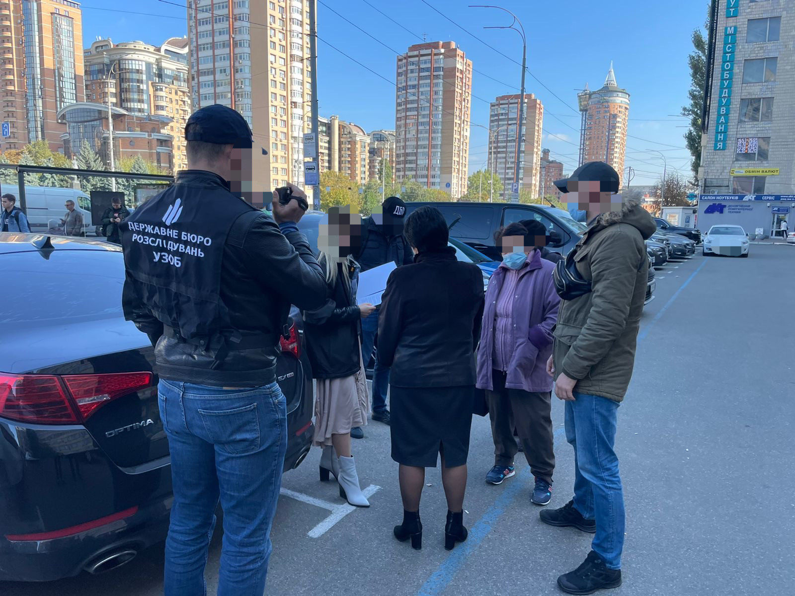 Підозрювану посадовицю регіонального управління Держгеокадастру викрито на спробі відкупитися (ФОТО)