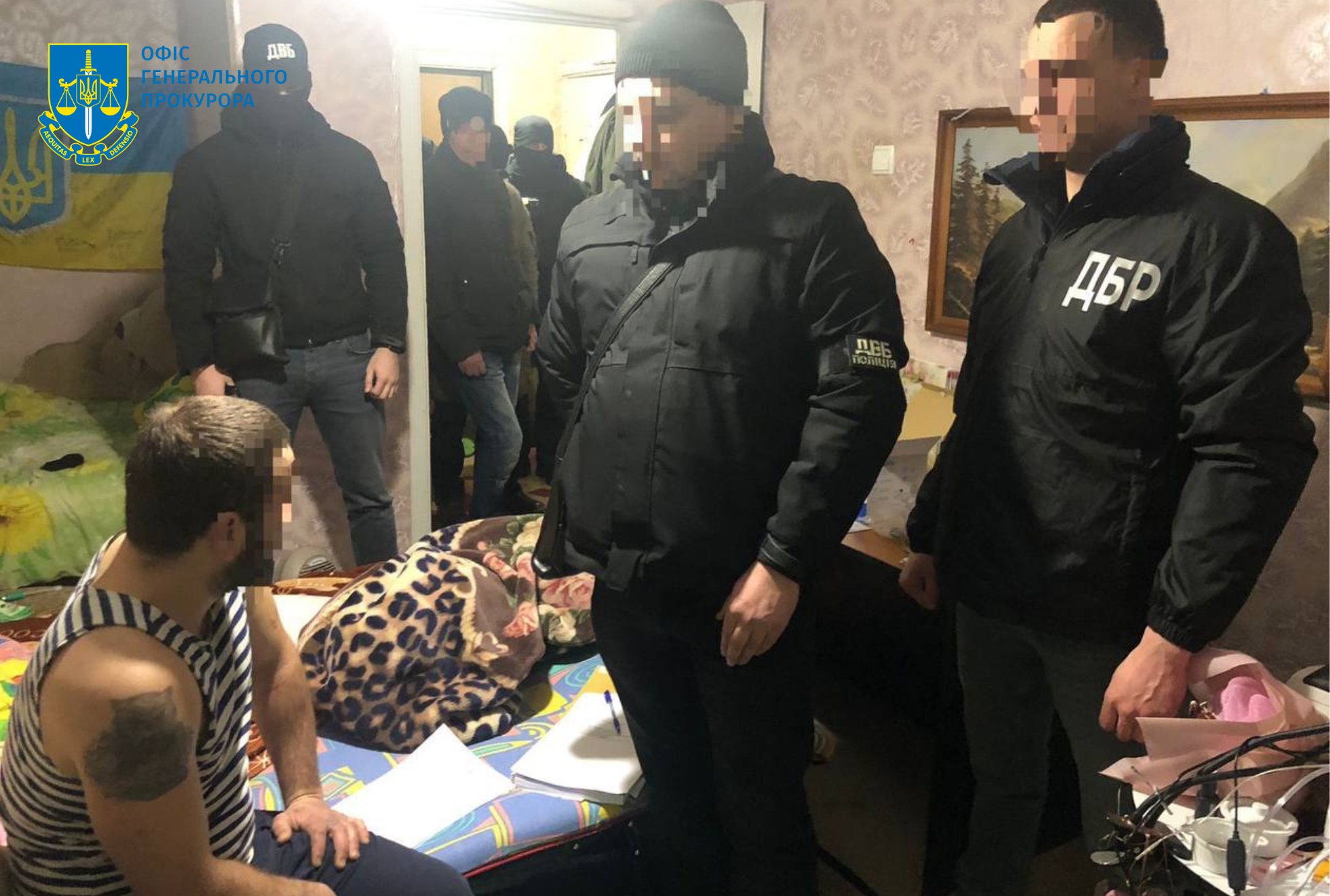 Вдерлися до житла і під виглядом тероборонівців вимагали кошти – підозрюються семеро мешканців м. Дніпро