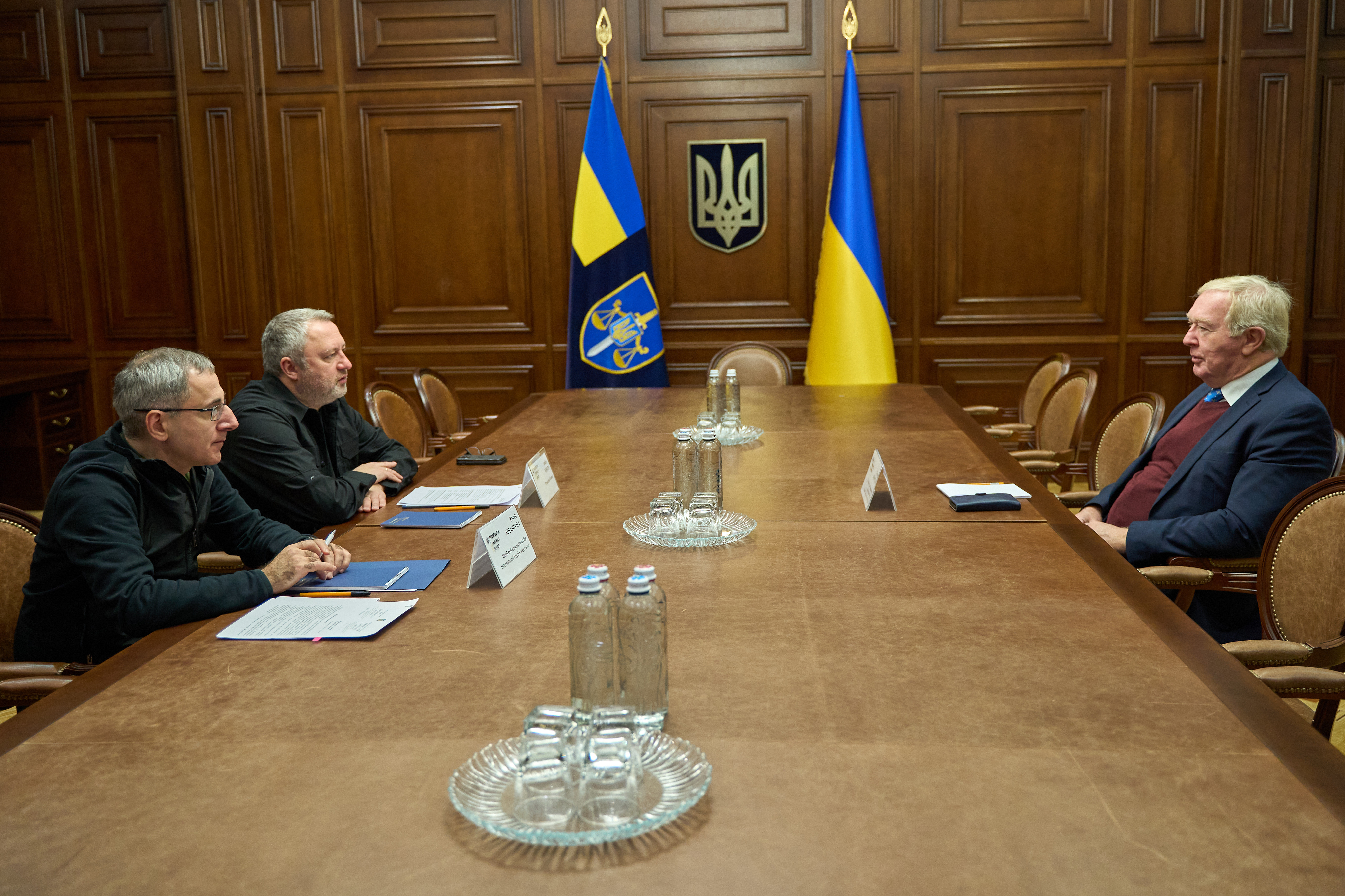 Андрій Костін зустрівся з колишнім суддею Міжнародного кримінального суду сером Говардом Моррісоном