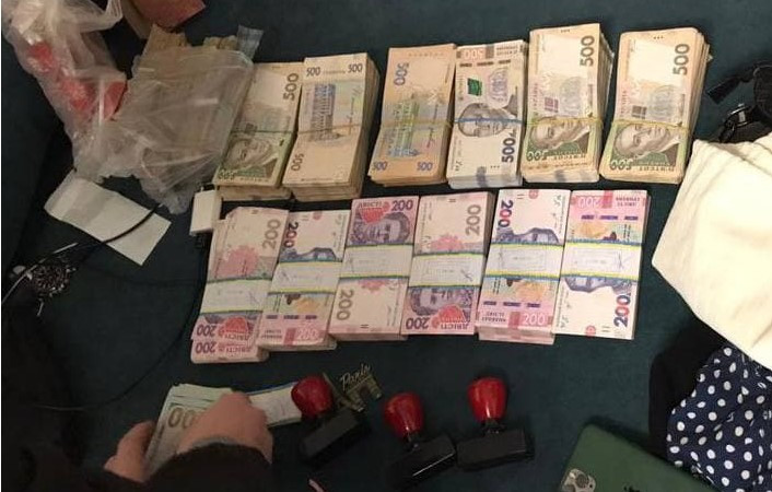 У Києві викрито чергову схему фейкової вакцинації від COVID-19