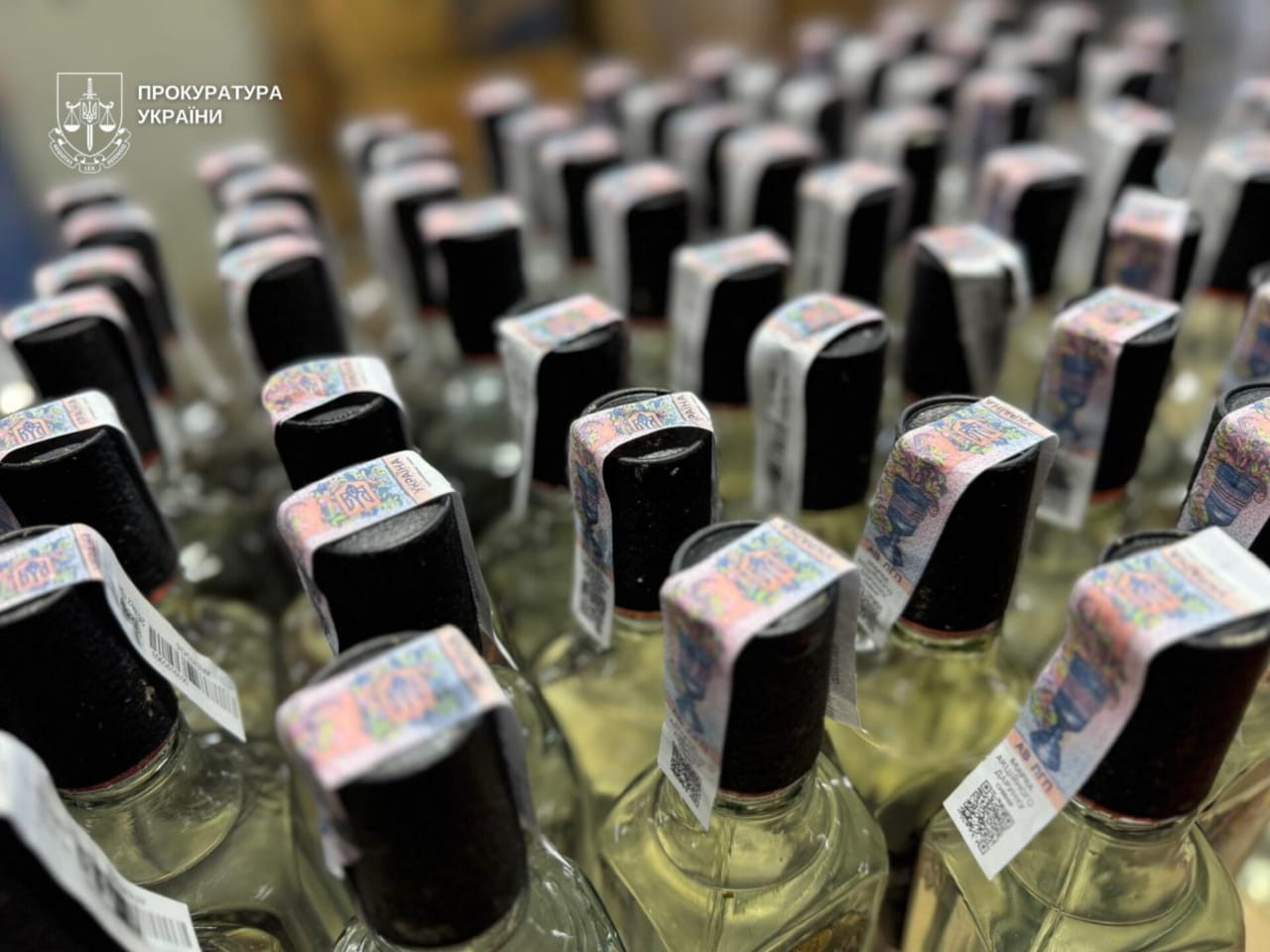 Підпільне виробництво алкоголю на Буковині: обвинувальний акт передано до суду