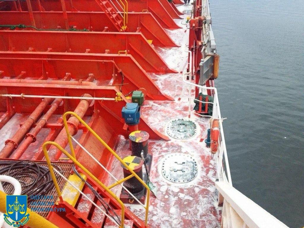 Забруднення моря пальмовою олією зі збитками понад 2 млн доларів США – старпому іноземного судна повідомлено про підозру