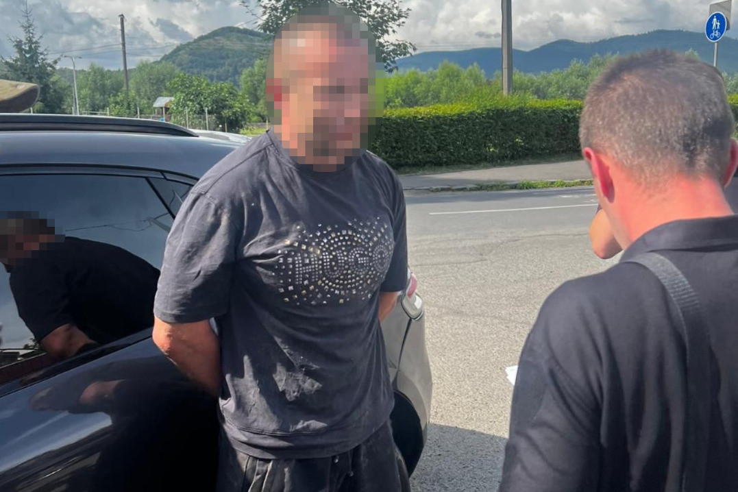 У Мукачеві затримали організатора підриву майна депутата Закарпатської обласної ради