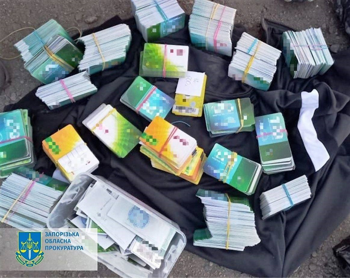 Викрадення та продаж талонів на пальне, які належать комунальним підприємствам окупованого міста на Запоріжжі – розпочато провадження