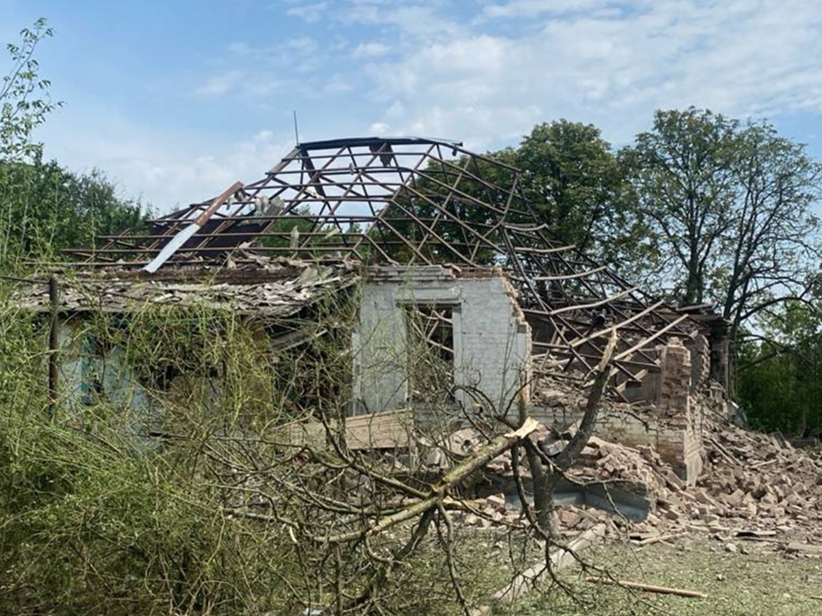 Внаслідок авіаційних бомбардувань армією рф населених пунктів Донеччини поранено 9 цивільних – розпочато розслідування