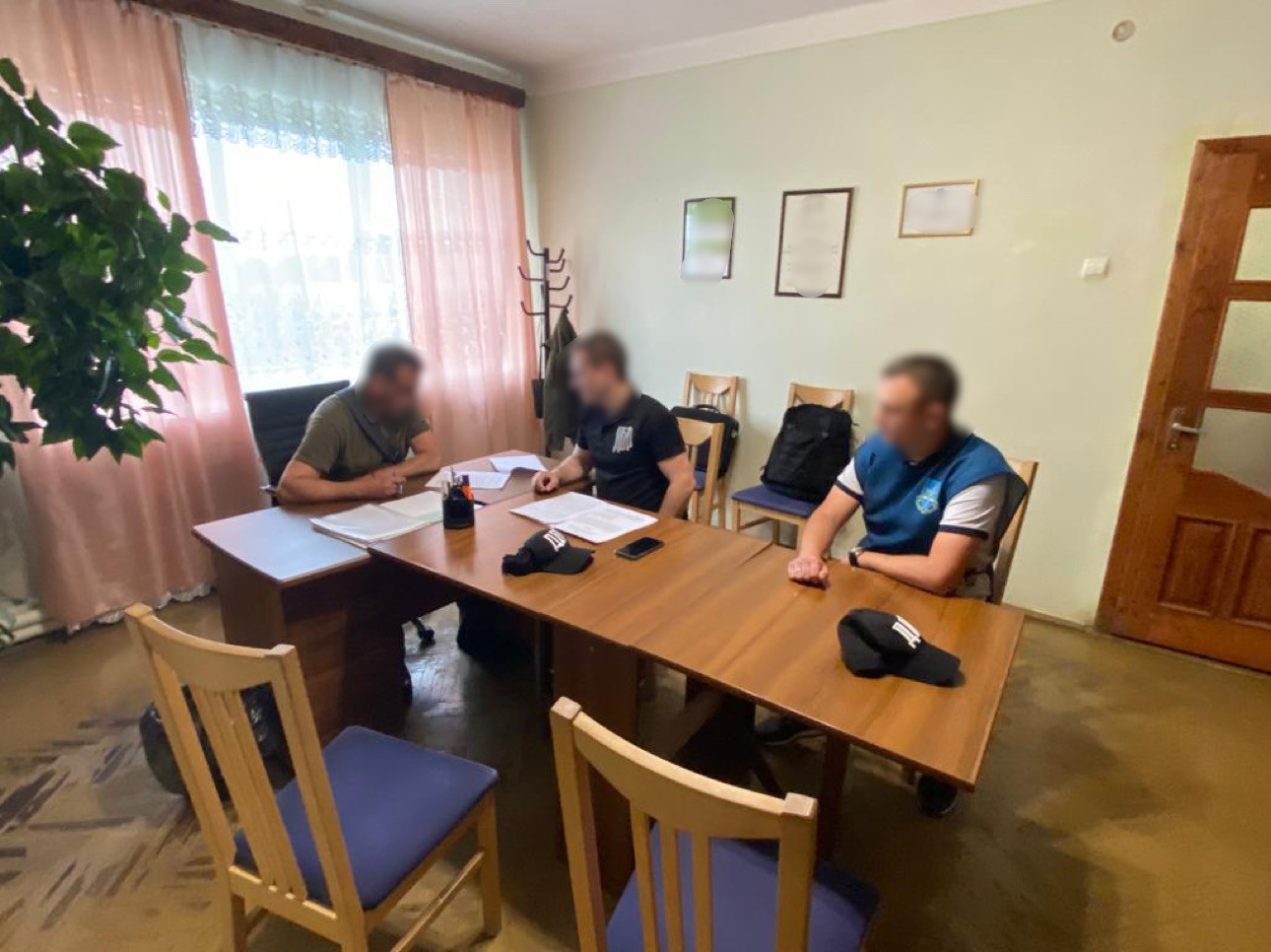 Двох керівників лісових підприємств на Закарпатті підозрюють у перевищенні влади зі збитками 3,5 млн грн