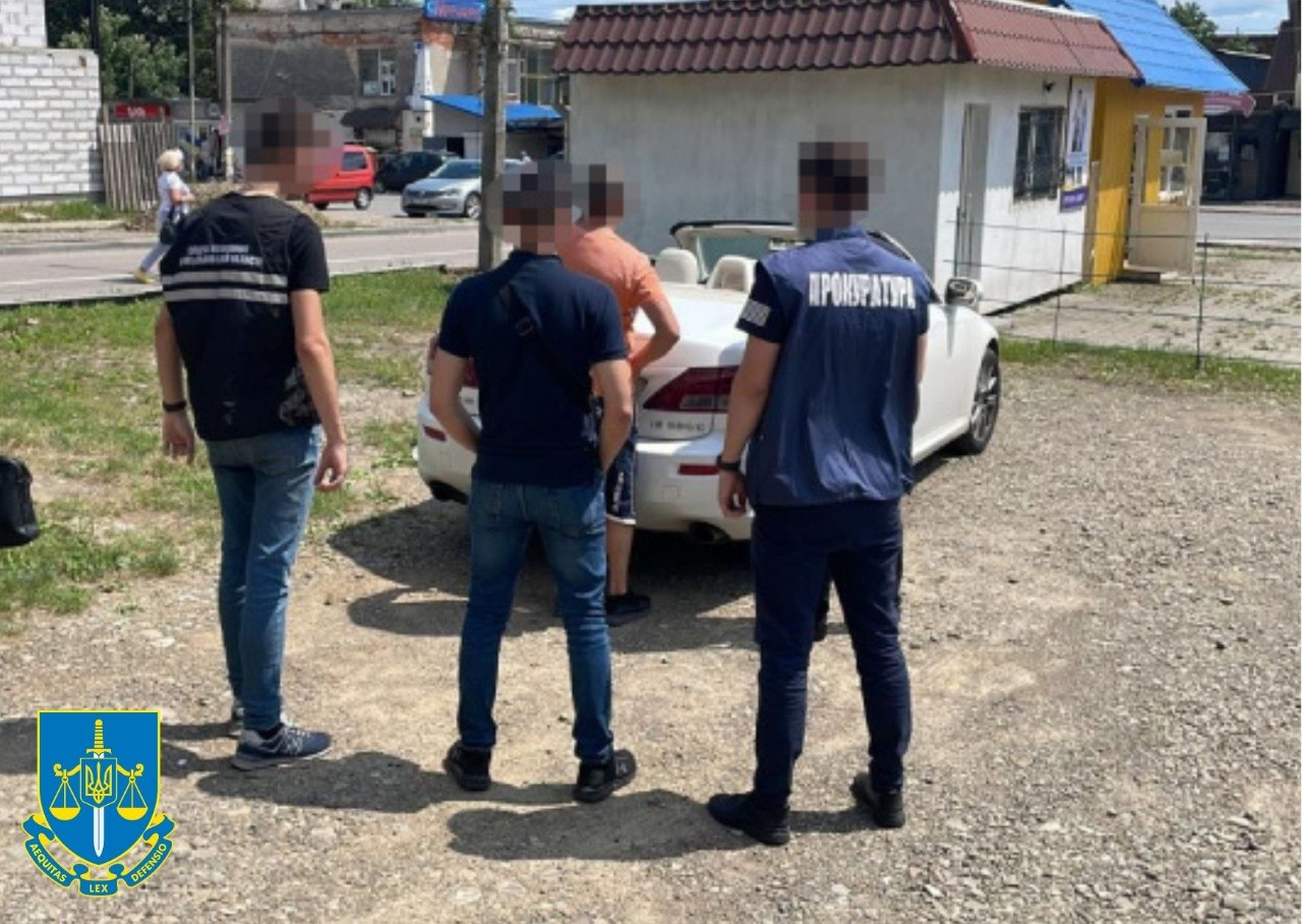 5 000 тисяч доларів США за організацію переправлення військовозобов’язаних через кордон – викрито жителя Львівщини