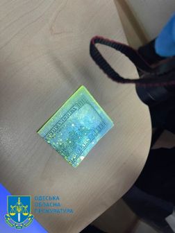 Хабарі за безперешкодне ввезення товарів – судитимуть посадовця Держмитслужби