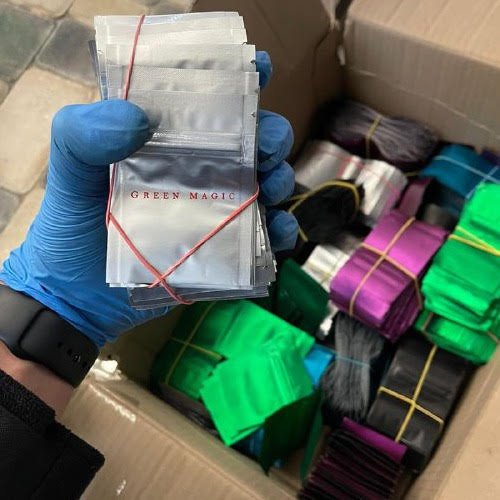 Викрито групу осіб, які під прикриттям правоохоронців налагодили виготовлення та збут метадону