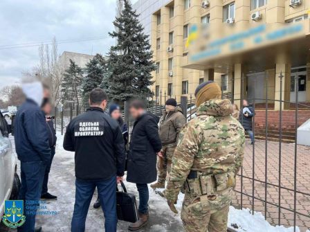 Заробіток на «зливі» інформації про обшуки – судитимуть працівника районного суду Одеси