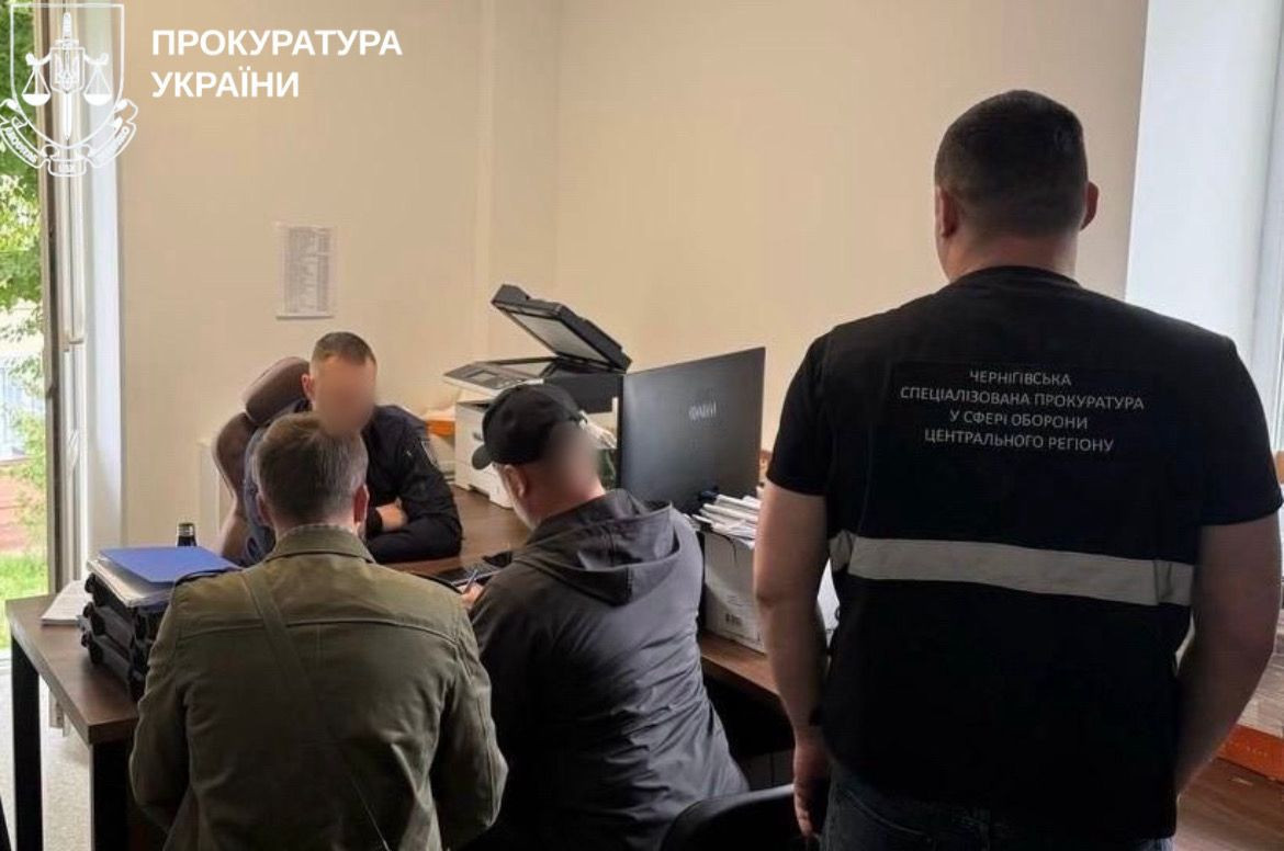 У військових частинах на Чернігівщині та Житомирщині викрито незаконні нарахування. Прокурори притягнули посадовців до відповідальності