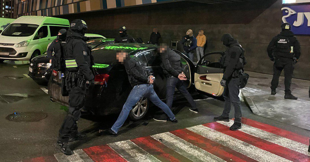 Вимагання 700 тис грн неіснуючого боргу – затримано 5 учасників злочинної групи