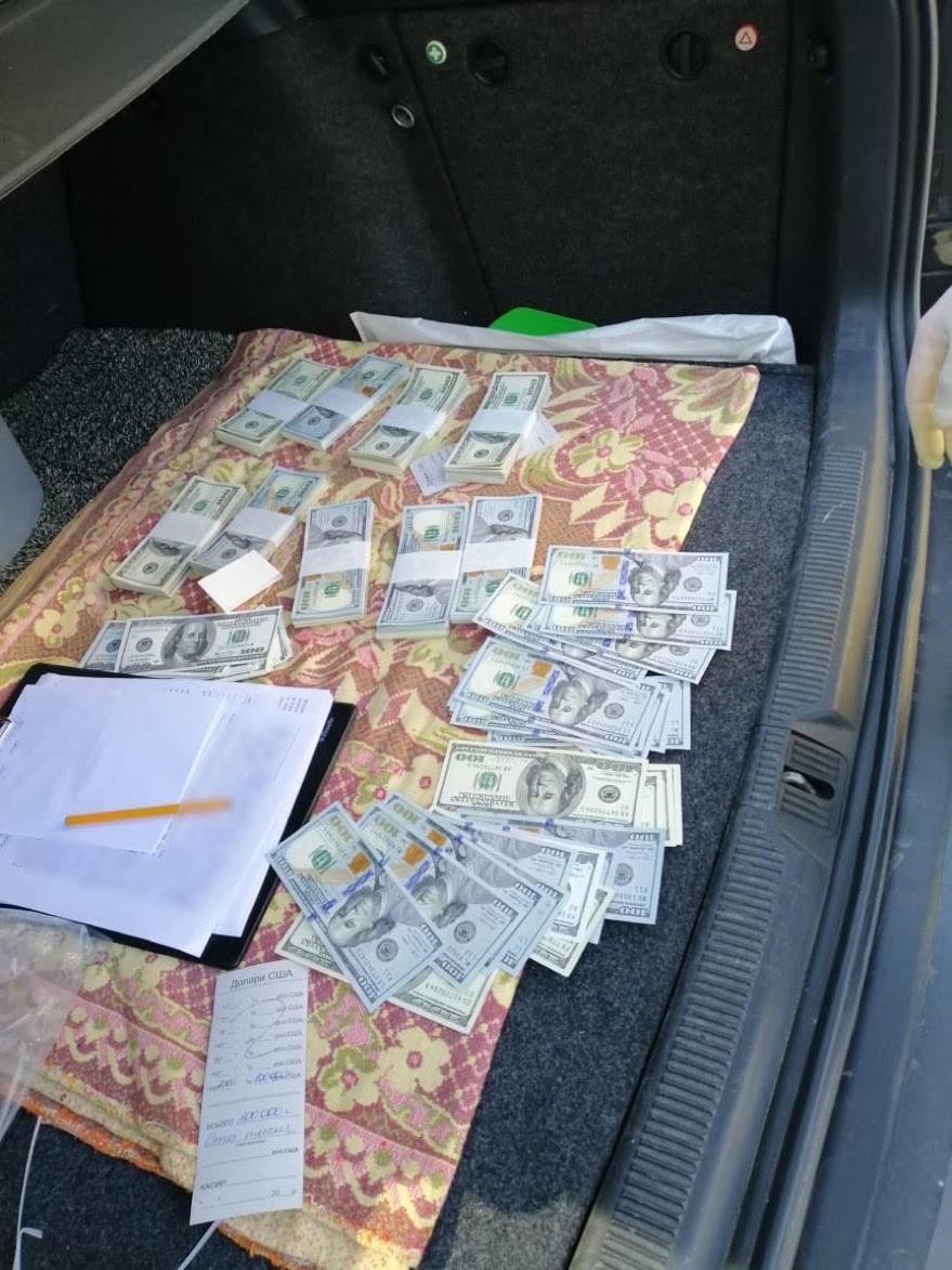 220 тис доларів США за призначення на керівну посаду до Нацполіції Київської області – судитимуть двох осіб