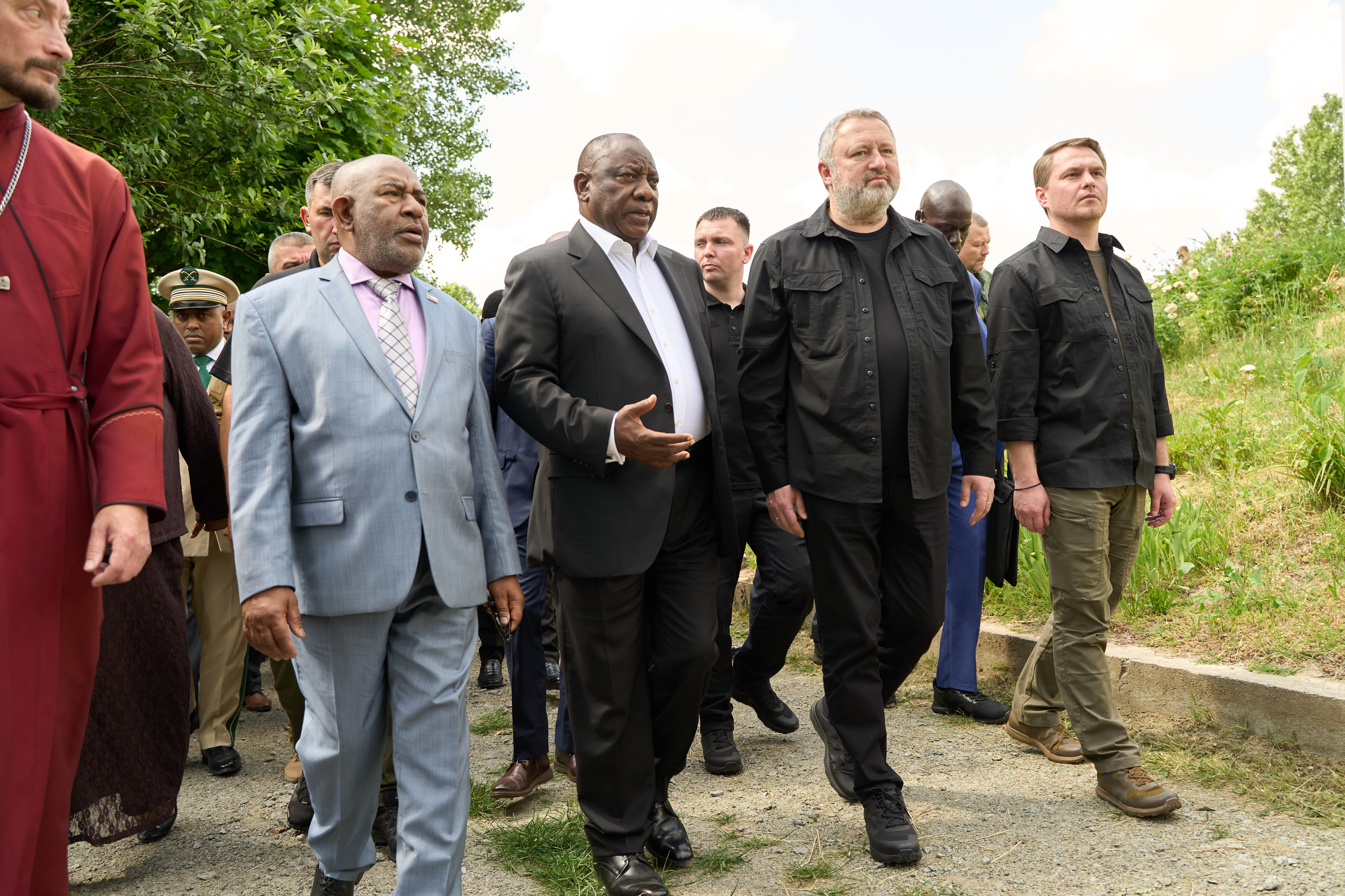 Андрій Костін показав делегаціям країн Африки місця російських злочинів у Бучі