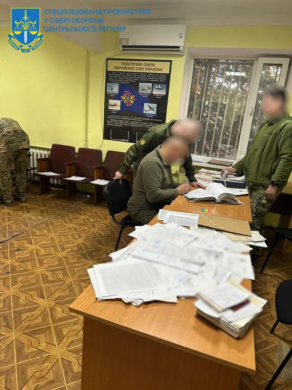 Завершено розслідування стосовно дев’яти учасників злочинної організації, яка займалася переправленням ухилянтів через кордон