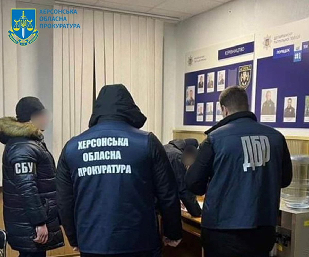 Судитимуть експосадовця патрульної поліції за організацію схеми отримання хабарів з водіїв вантажівок на Херсонщині