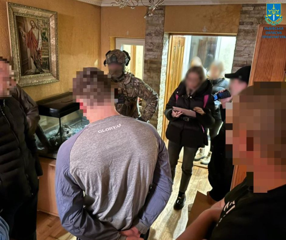 На Львівщині судитимуть чотирьох учасників злочинної організації, які за допомогою фішингових сайтів заволоділи близько 1,6 млн грн громадян