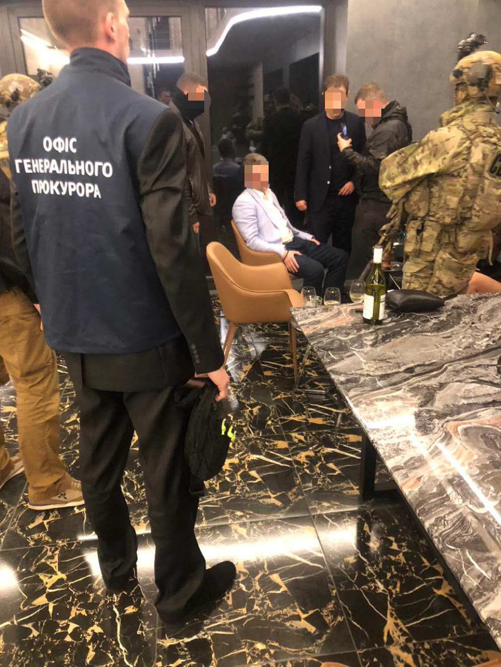 Обман та заволодіння грошима — повідомлено про підозру народному депутату