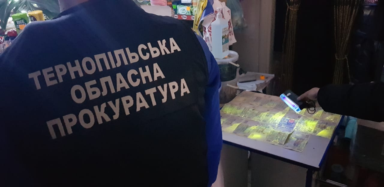 Хабар за безперешкодний відпуск деревини – підозрюють керівника лісогосподарського підприємства на Тернопільщині